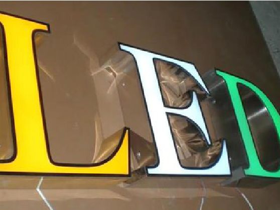 宁明介绍LED招牌的基础知识。
